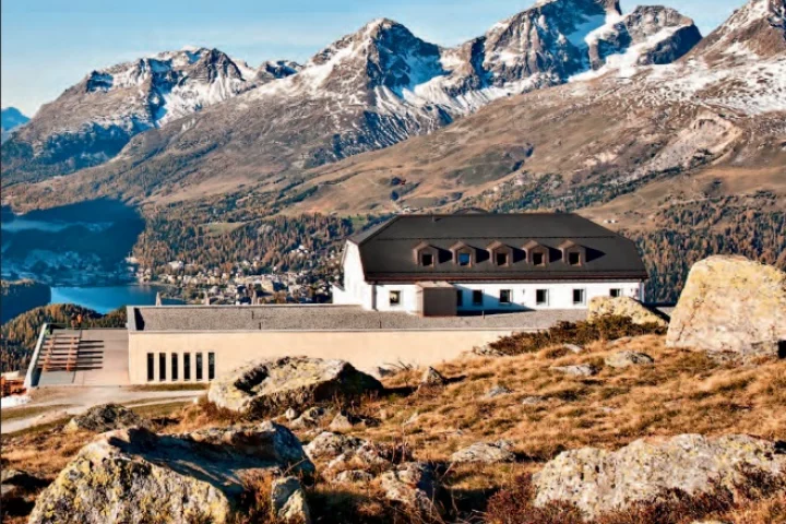 The Romantik Hotel has been awarded the PlusEnergieBau Solar Award 2011, the only prize in the world for buildings that generate more energy than they need (image: Romantik Hotel)