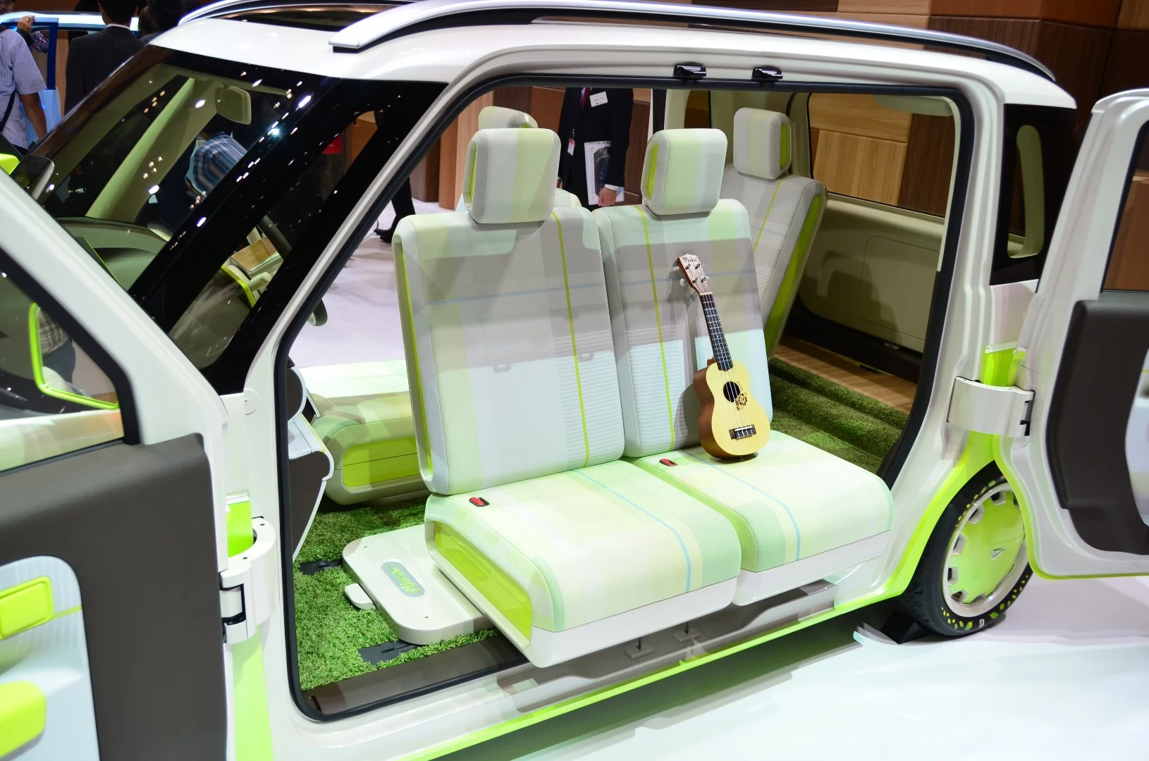 Few vehicles would be better than the Hinata for pulling up to a scenic vista