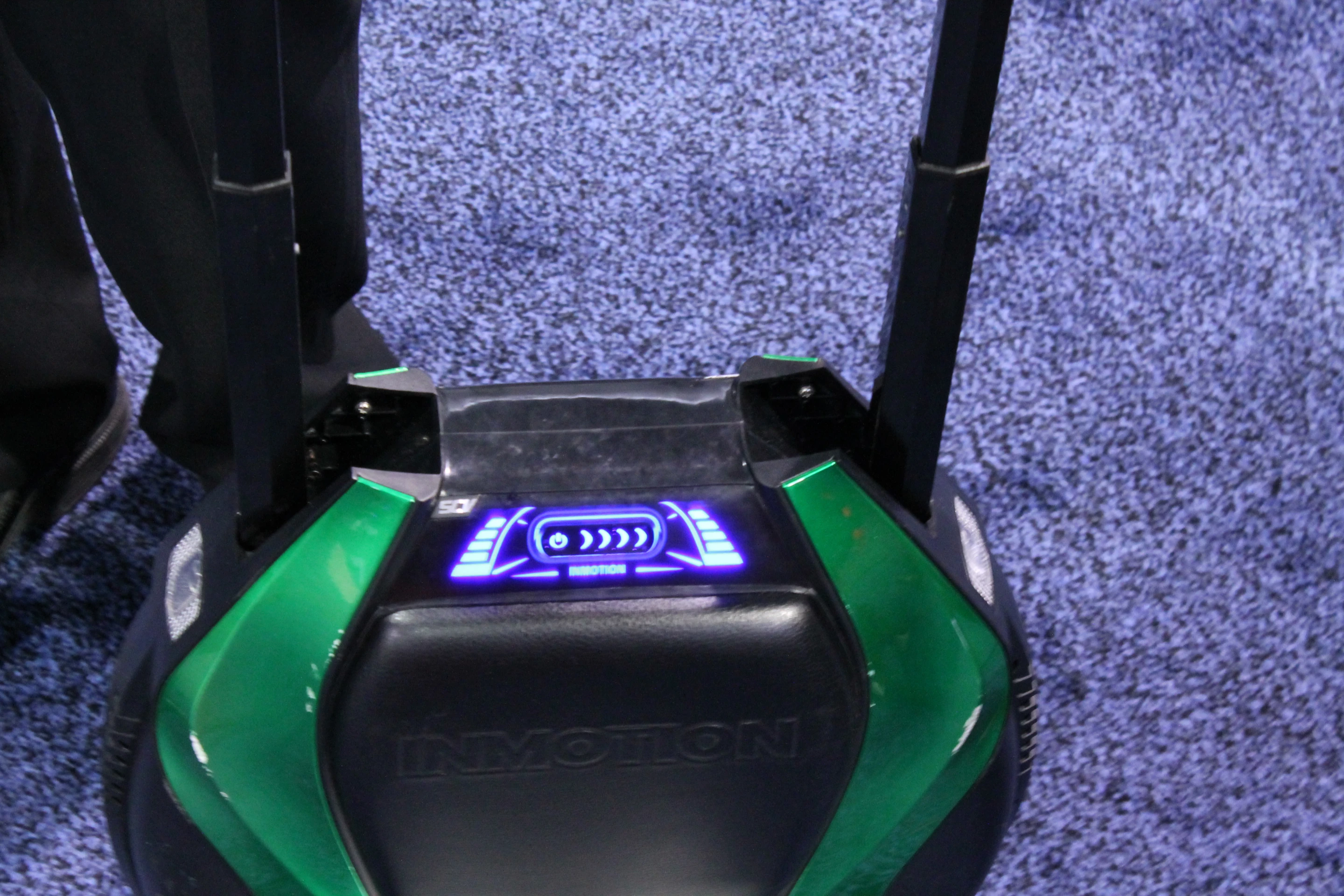 The V3 and R2 have companion mobile apps (Photo: Eric Mack/Gizmag.com)