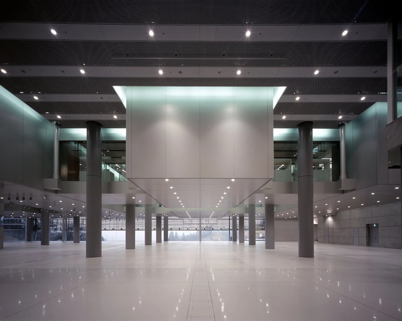 Ceramic Park Mino includes ceramics exhibitions and workshops, gallery spaces, conference halls, and tea houses