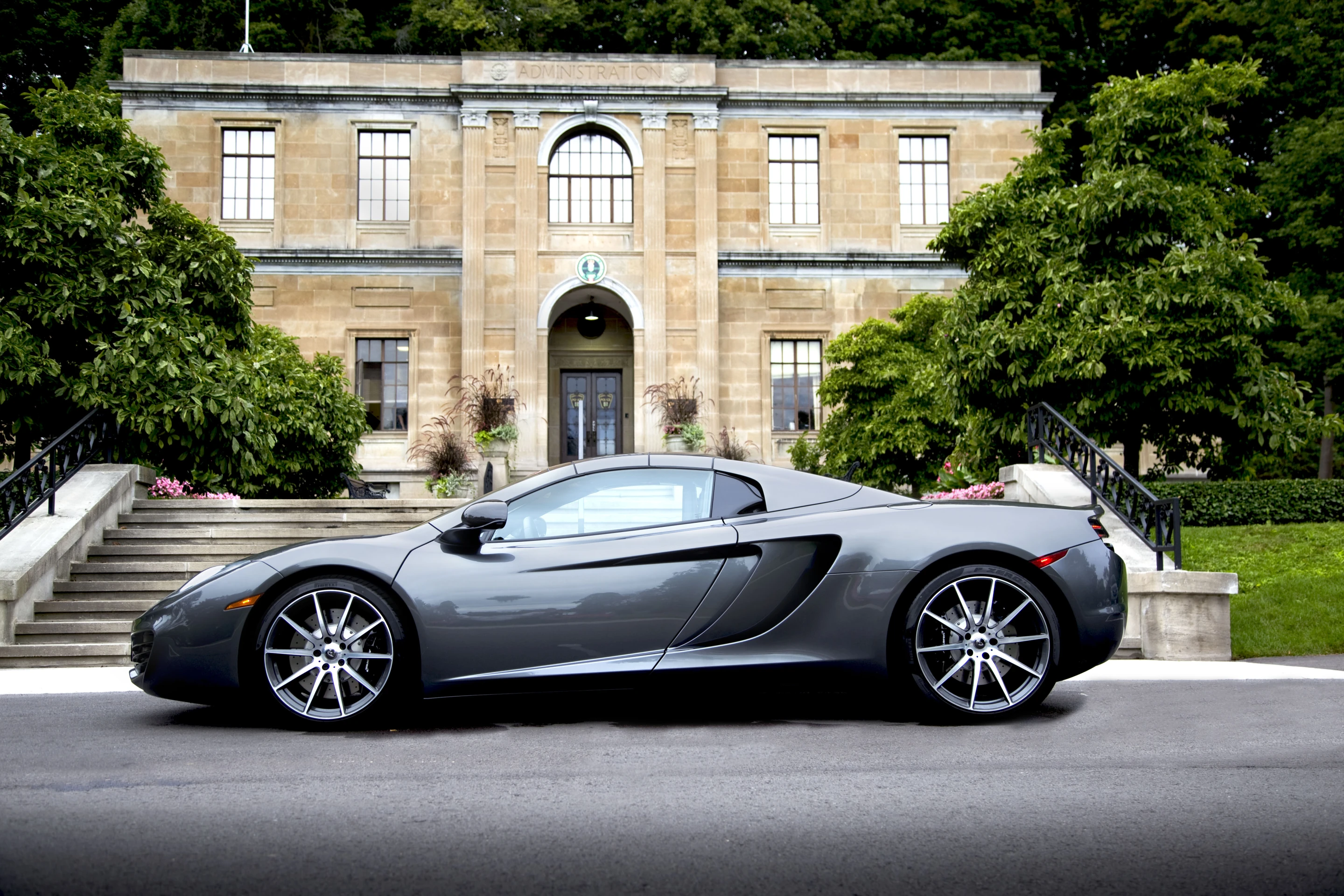 Formula 1 inspired suspension and power management makes for a brilliant driving experience across a range of scenarios (Photo: Angus MacKenzie/gizmag.com)