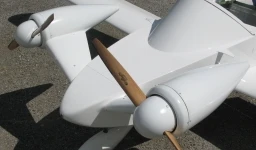 Twin E-Motor and E-Props on E-Cristaline