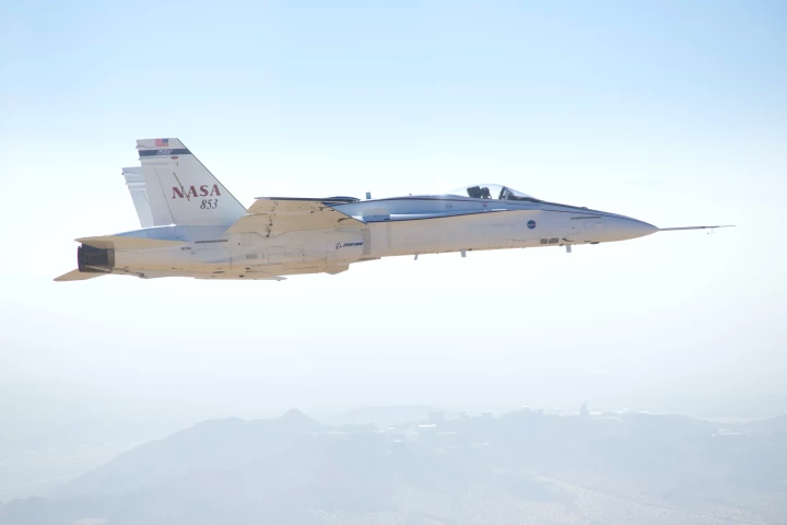 An F/A-18 research jet simulated various flight conditions to evaluate the new SLS flight control system (Source: NASA/Dryden)