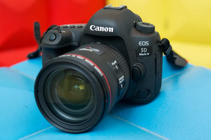 New Atlas goes hands-on with the Canon EOS 5D Mark IV DSLR