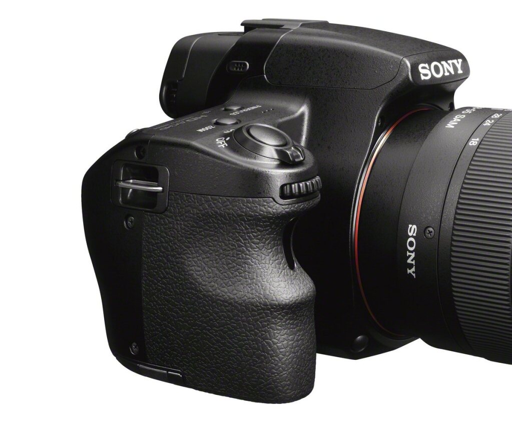 The only noticeable external change to the body of the new SLT-A37 camera appears to be with the hand grip, which looks to be a little more comfortable
