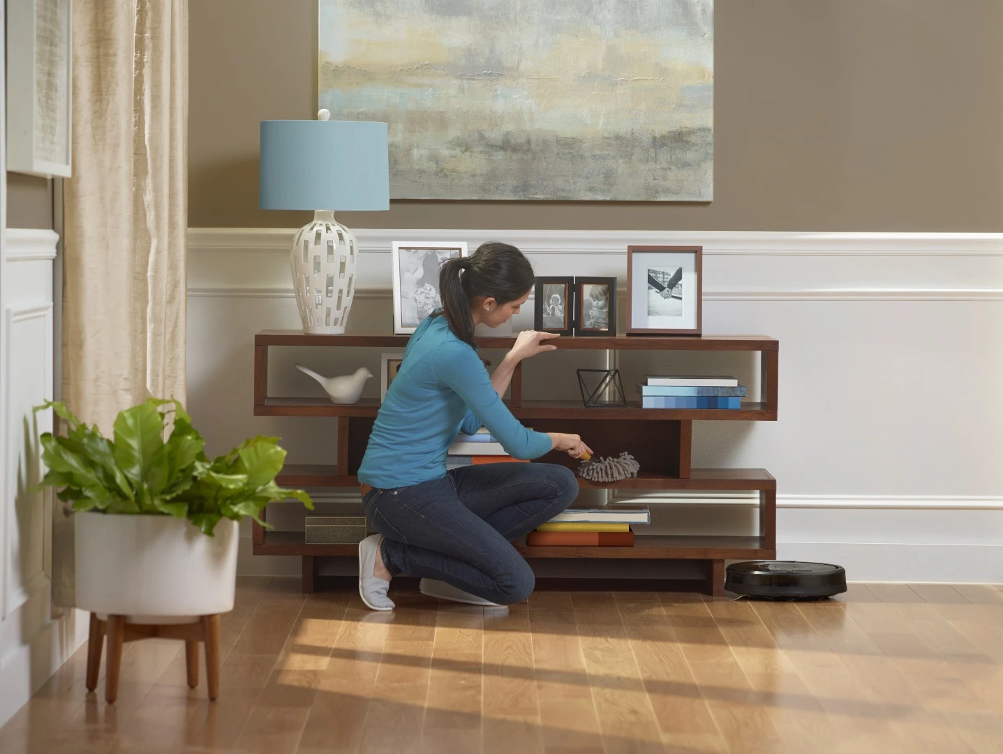 The Roomba 980 recharges itself autonomously