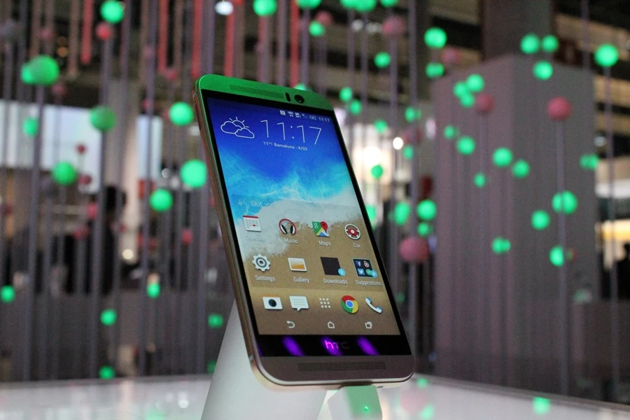 The One M9 sports a 5-in 1080p display (Photo: Stu Robarts/Gizmag)