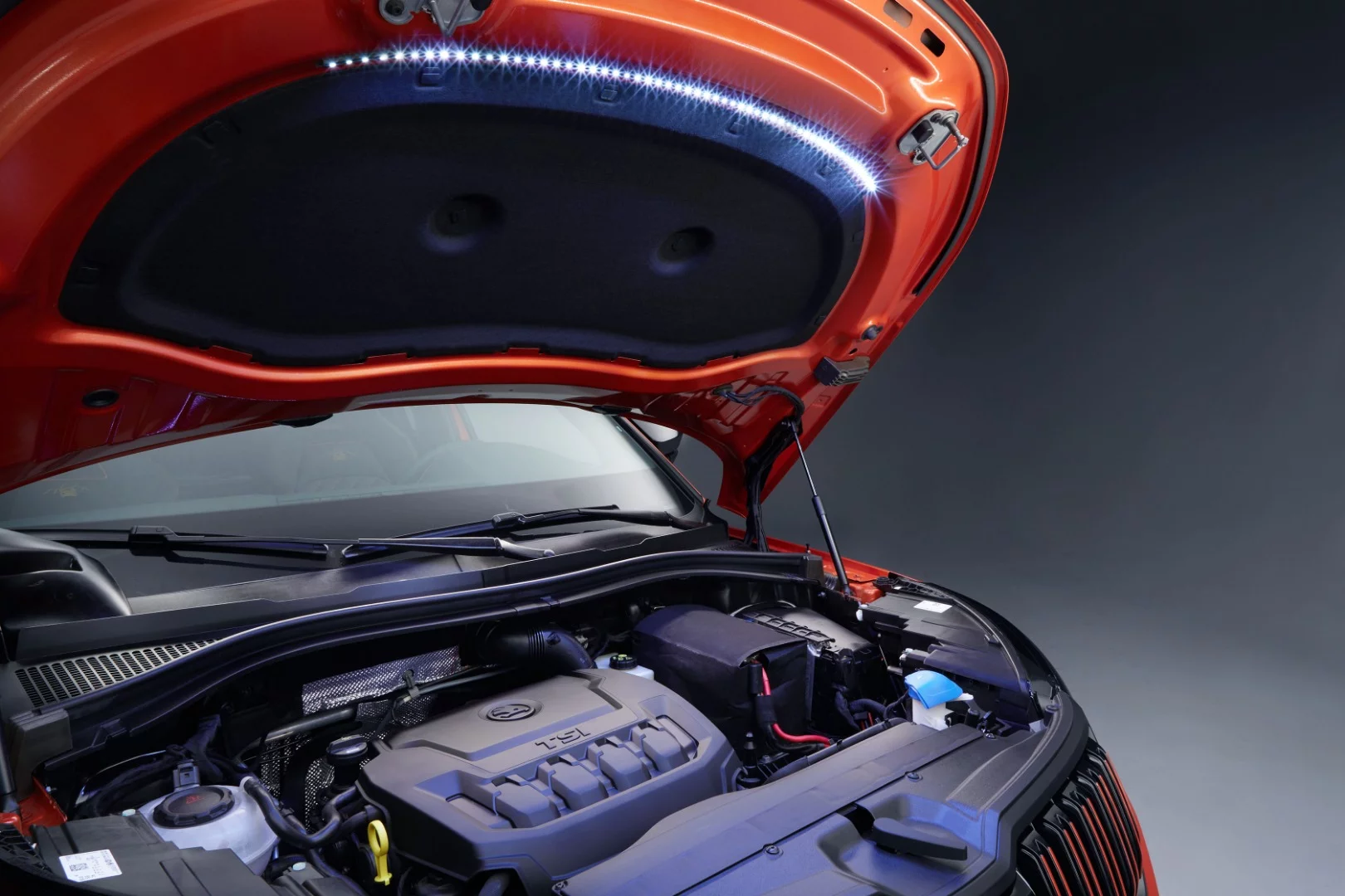 Engine power for the Mountiaq comes from a 2.0-liter gasoline engine outputting 140 kW (188 hp)