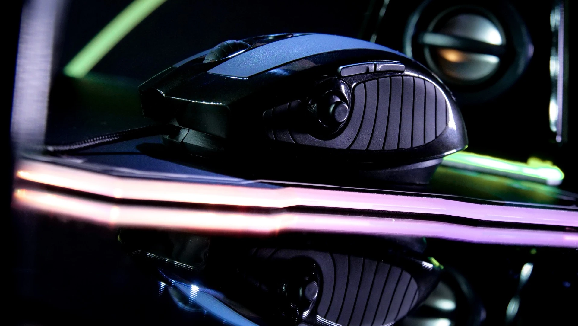The precise joystick movements of the Lexip 3D mouse could work well for piloting spaceships in games like Star Citizen, or driving cars in games like Grand Theft Auto V