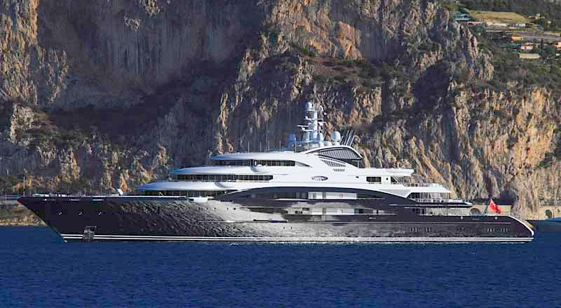 DISPLACEMENT MOTOR YACHT 3000GT AND ABOVE winner Serene (Photo: Peter Seyfferth/TheYachtPhoto.com)