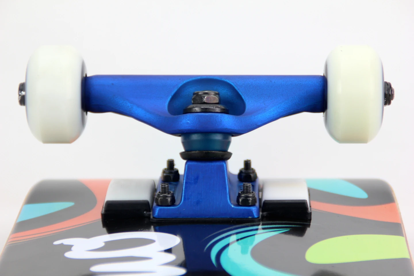 Measuring 1 mm (.03 in) thick and 50 g (1.7 oz) in weight, the company are confident riders won't notice a difference when riding with the device attached to their board