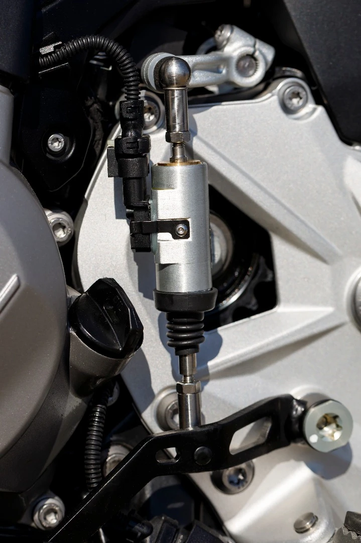 The new F 750GS and F 850GS can be optioned with BMW's Gear Shift Assistant Pro to allow smooth clutch-less upshifts and downshifts