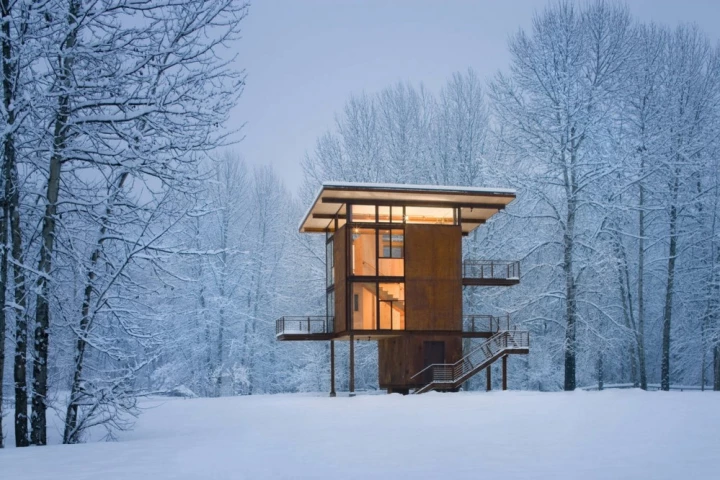 The Delta Shelter provides secure living with low impact and a small footprint (Photo: Olson Kundig Architects/Tim Bies)