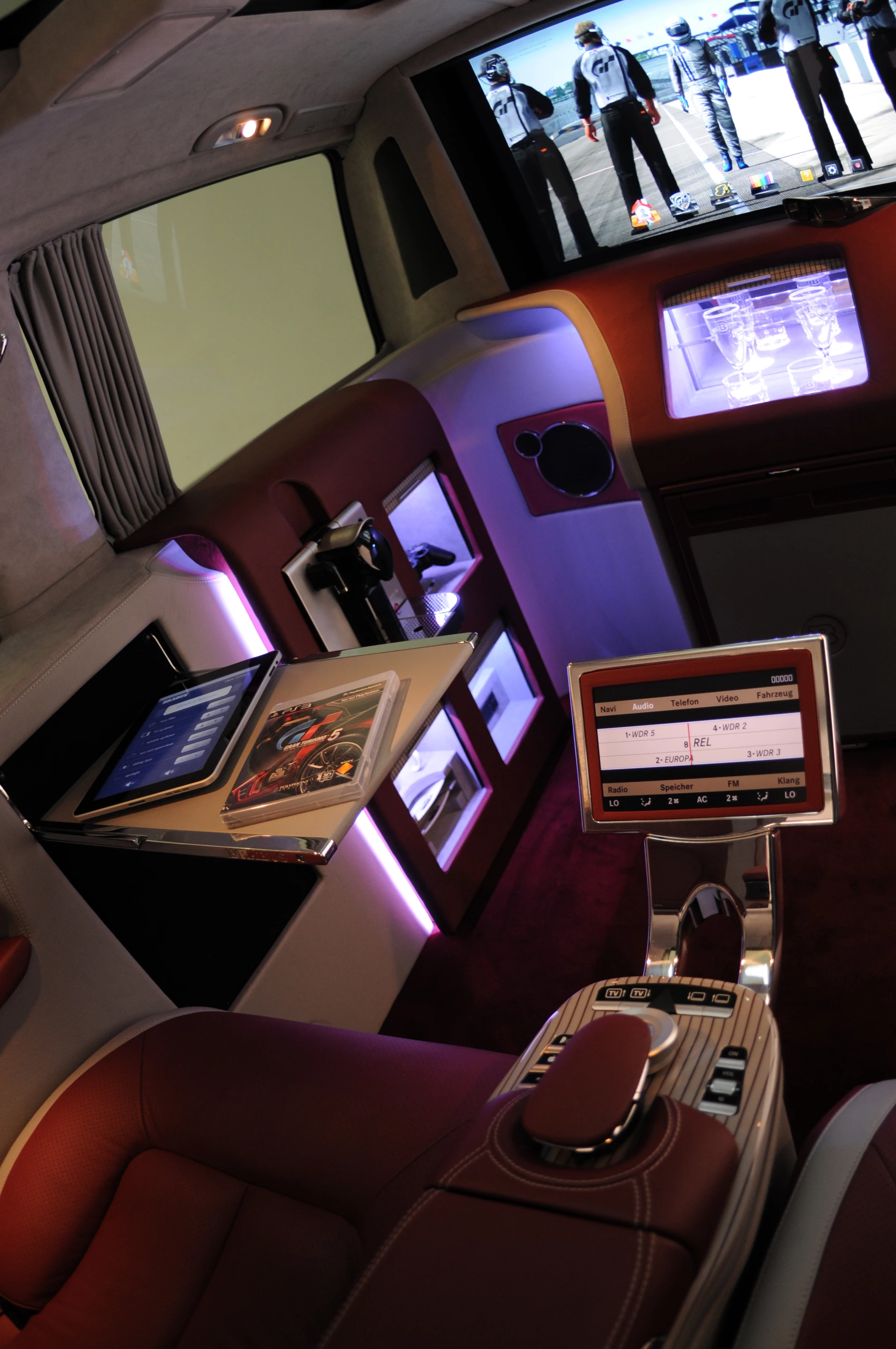 The BRABUS iBusiness 3D is based on the Viano - it is described as a 3D Multimedia Lounge on Wheels