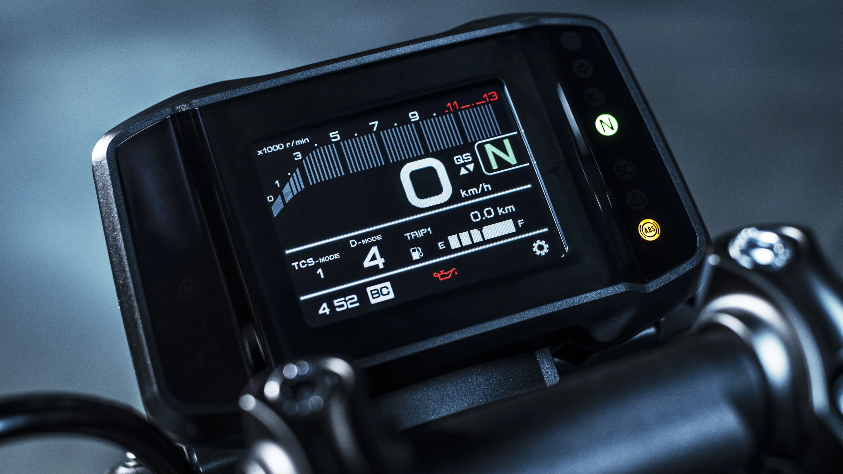 The 2021 Yamaha MT-09 and MT-09 SP both share a rather small 3.5-inch TFT screen