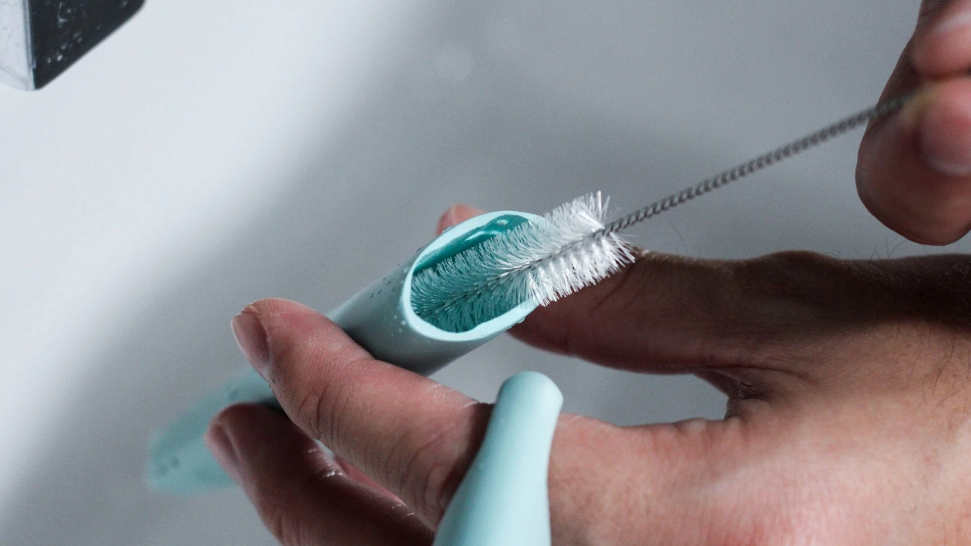 The Chew straw can be cleaned with the included scrubbing brush