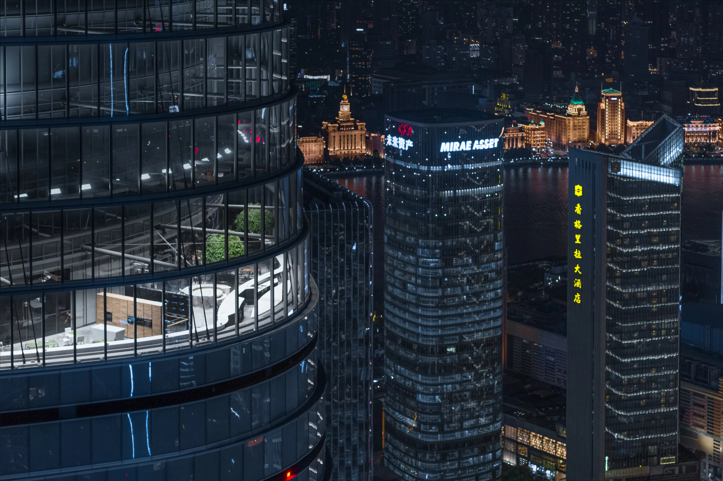 Wutopia Lab's bookstore is situated near the middle point of the building, on the 52nd floor, at a height of 239 m (784 ft)