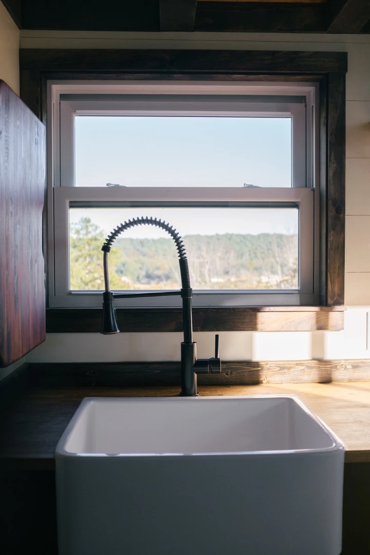 The Silhouette's farmhouse sink