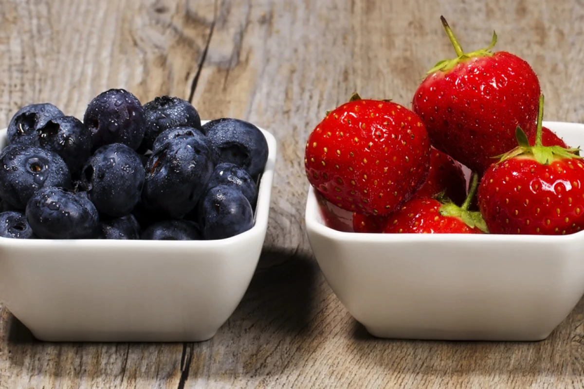 Eating two servings of strawberries and blueberries a day can delay memory decline in older women (Photo: Shutterstock)