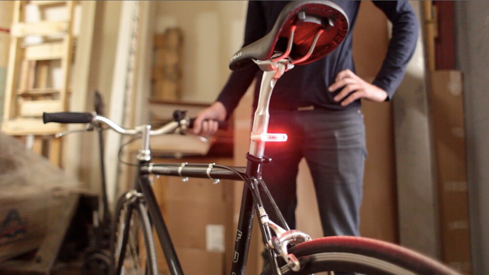 Theftresistant Blink/Steady bike light turns on and off automatically