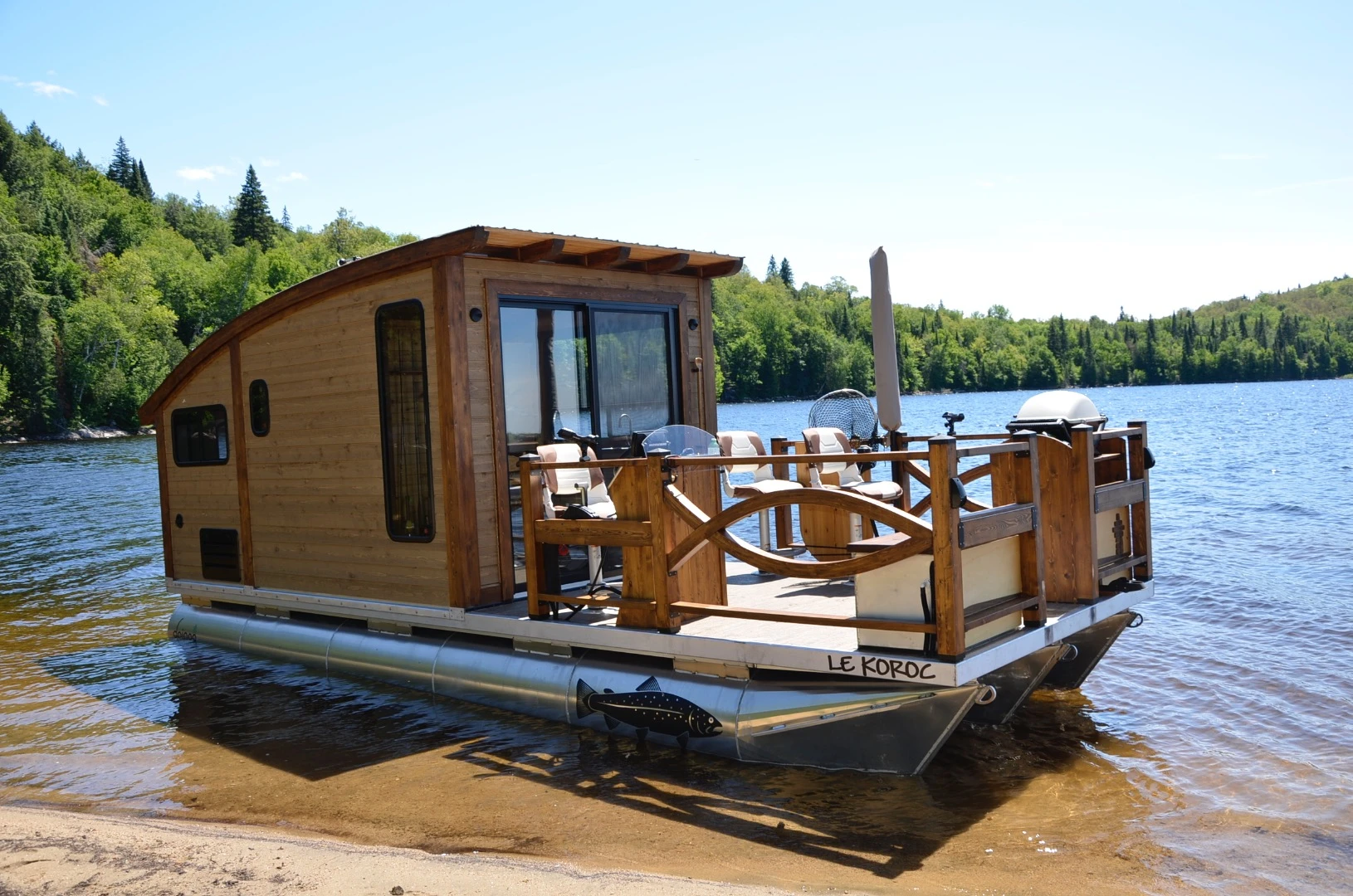 There are quite a few options available for Le Koroc, including fishing gear, an electric anchor, electric motor, barbecue, and a propane-powered heating system