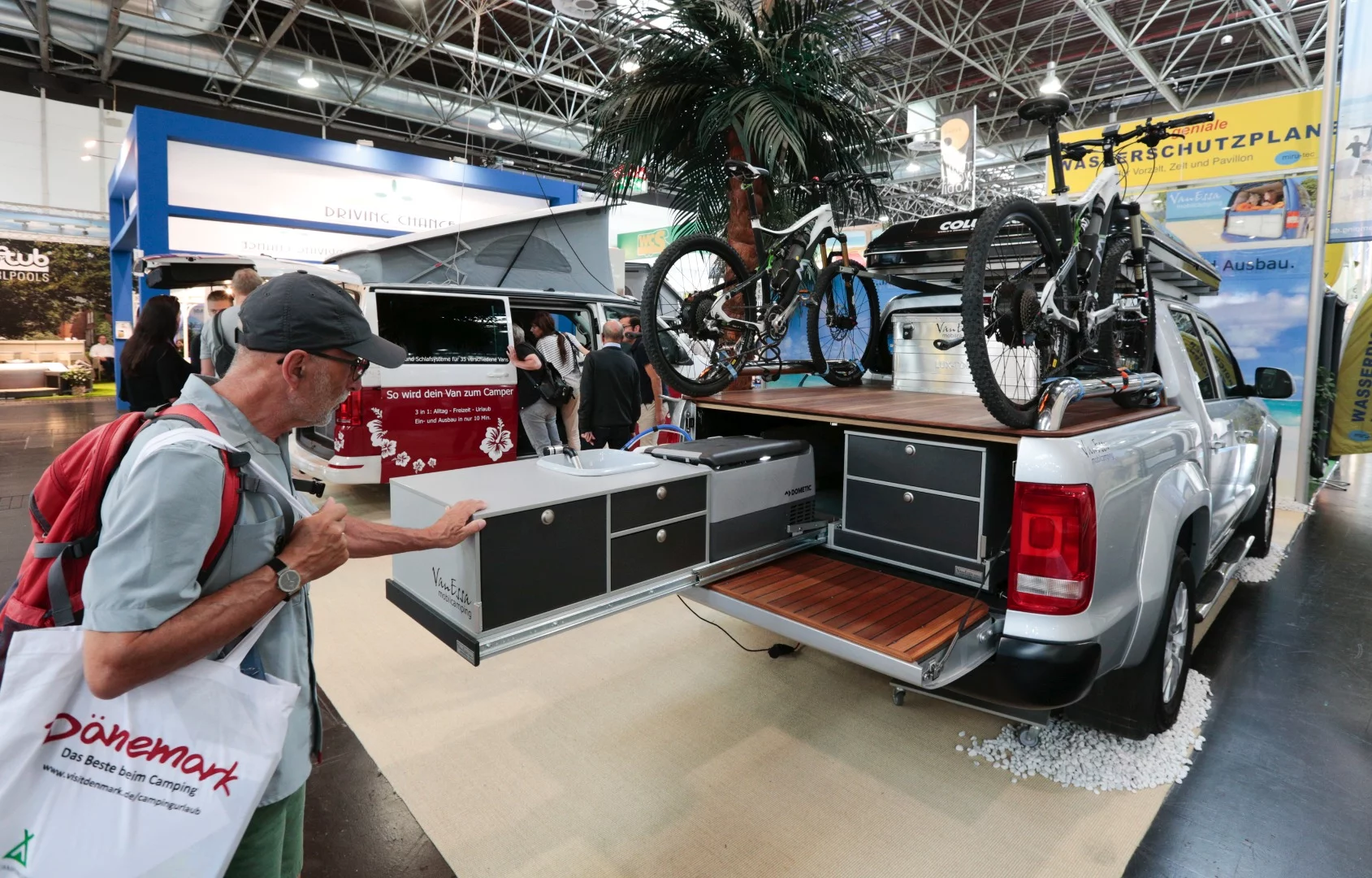 VanEssa estimates that the set-up with dual slides, full kitchen and wood cover will retail somewhere around €6,000 when it goes on sale next year