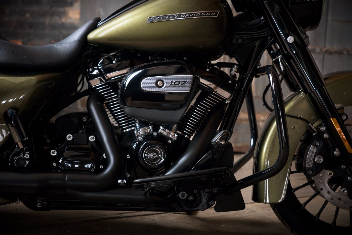 Harley-Davidson introduced the Milwaukee-Eight to the 2017 Road King series, with the first ever blacked-out application in the case of the Special