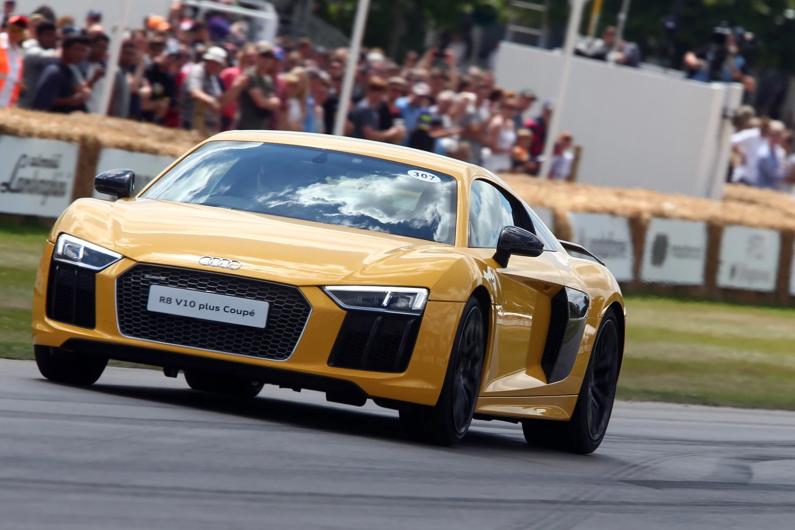 The naturally aspirated Audi R8 V10 Plus screams its way up the hill at Goodwood