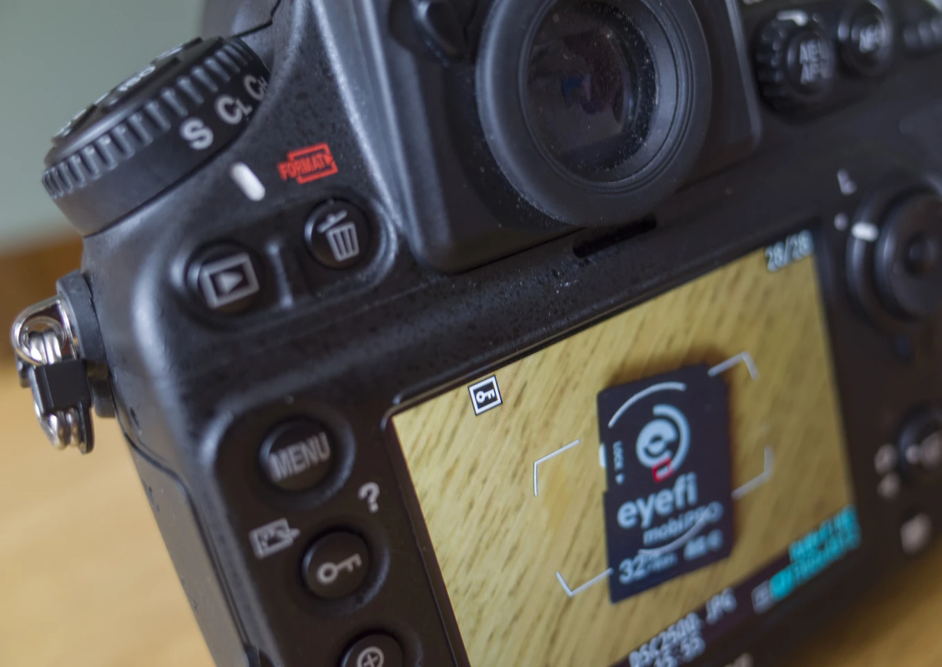 Locking an image on the Eyefi Mobi Pro wireless SD card can select selective transfer (Photo: Simon Crisp/Gizmag.com)