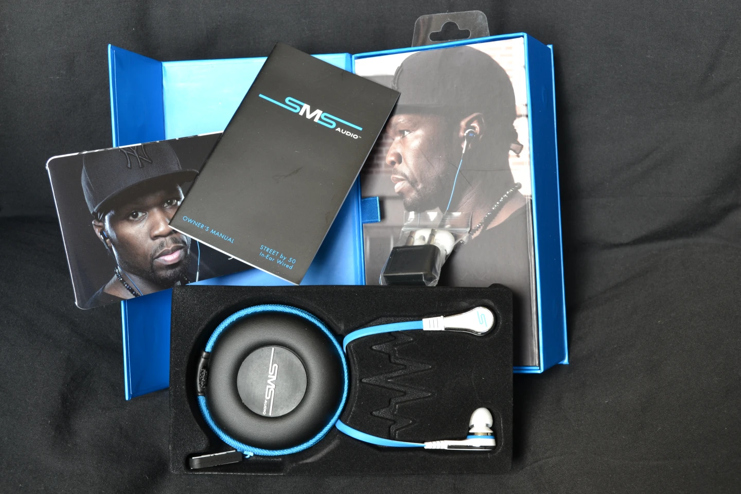 In the box are the STREET by 50 earphones, a user manual, some silicon tips and an airplane adapter