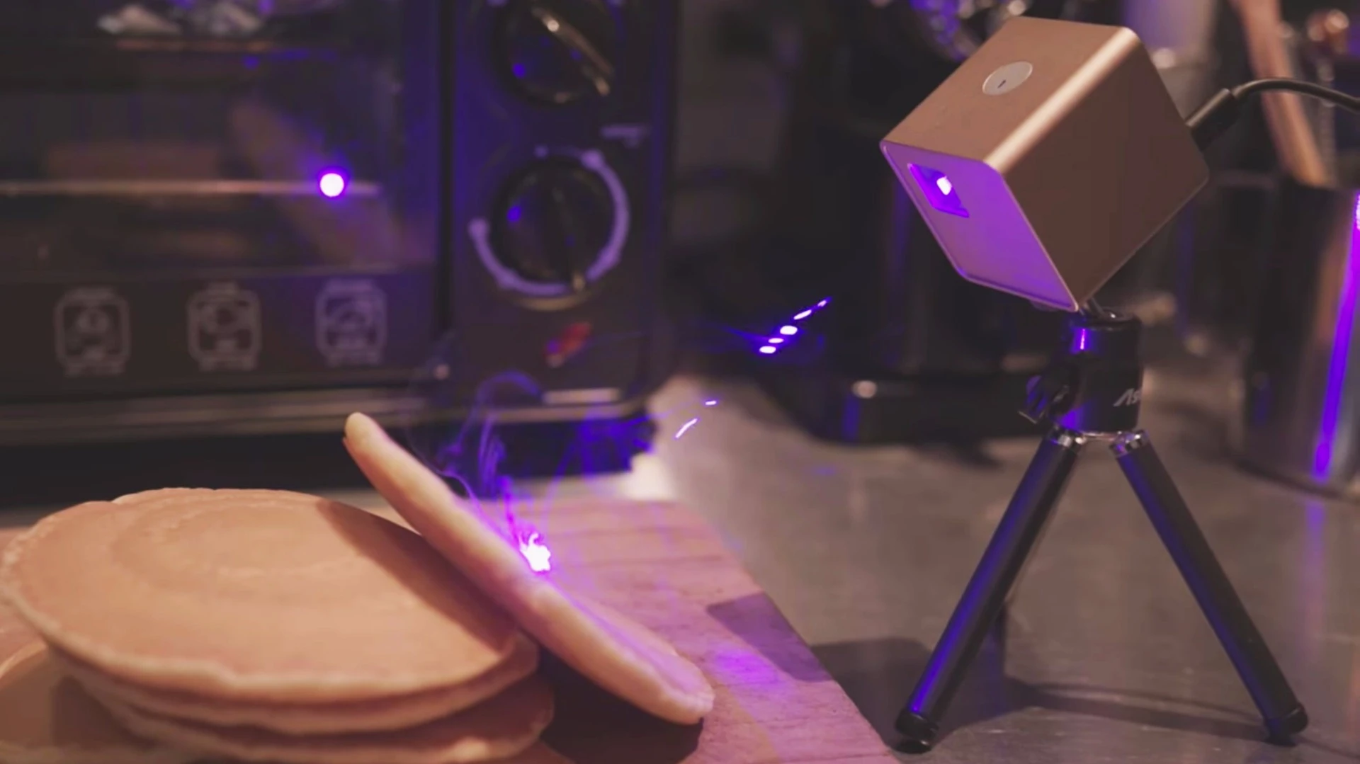 Cubliio is a pint-sized laser engraver that will fit in a handbag