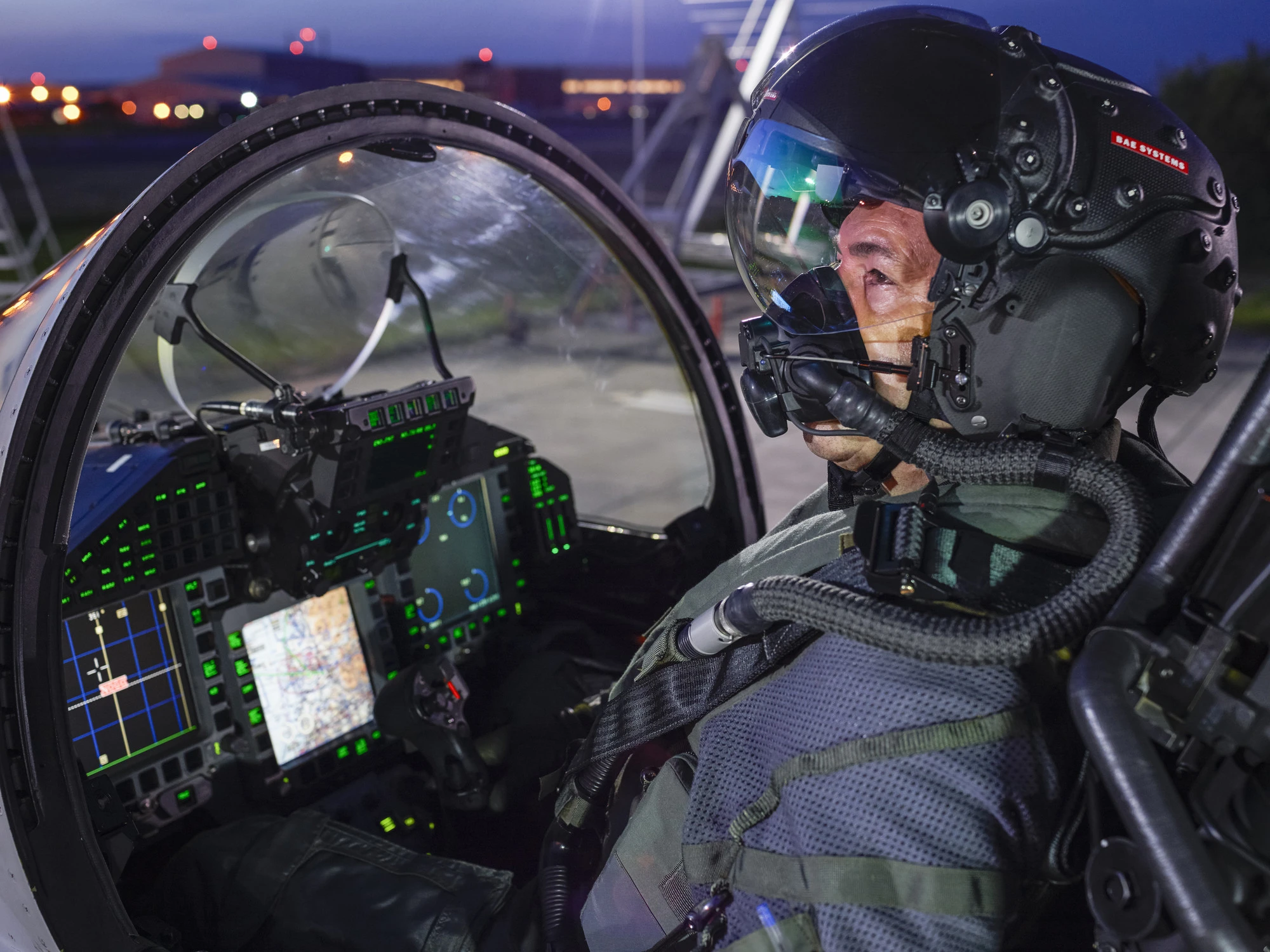 The Striker II allows the plane to track the pilot's exact head position