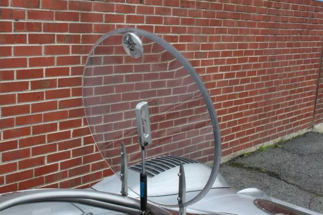 Mr. M. Witt designed and built the car from scratch in order to break the rather slapdash and anarchic-sounding Amphibious World Speed Record