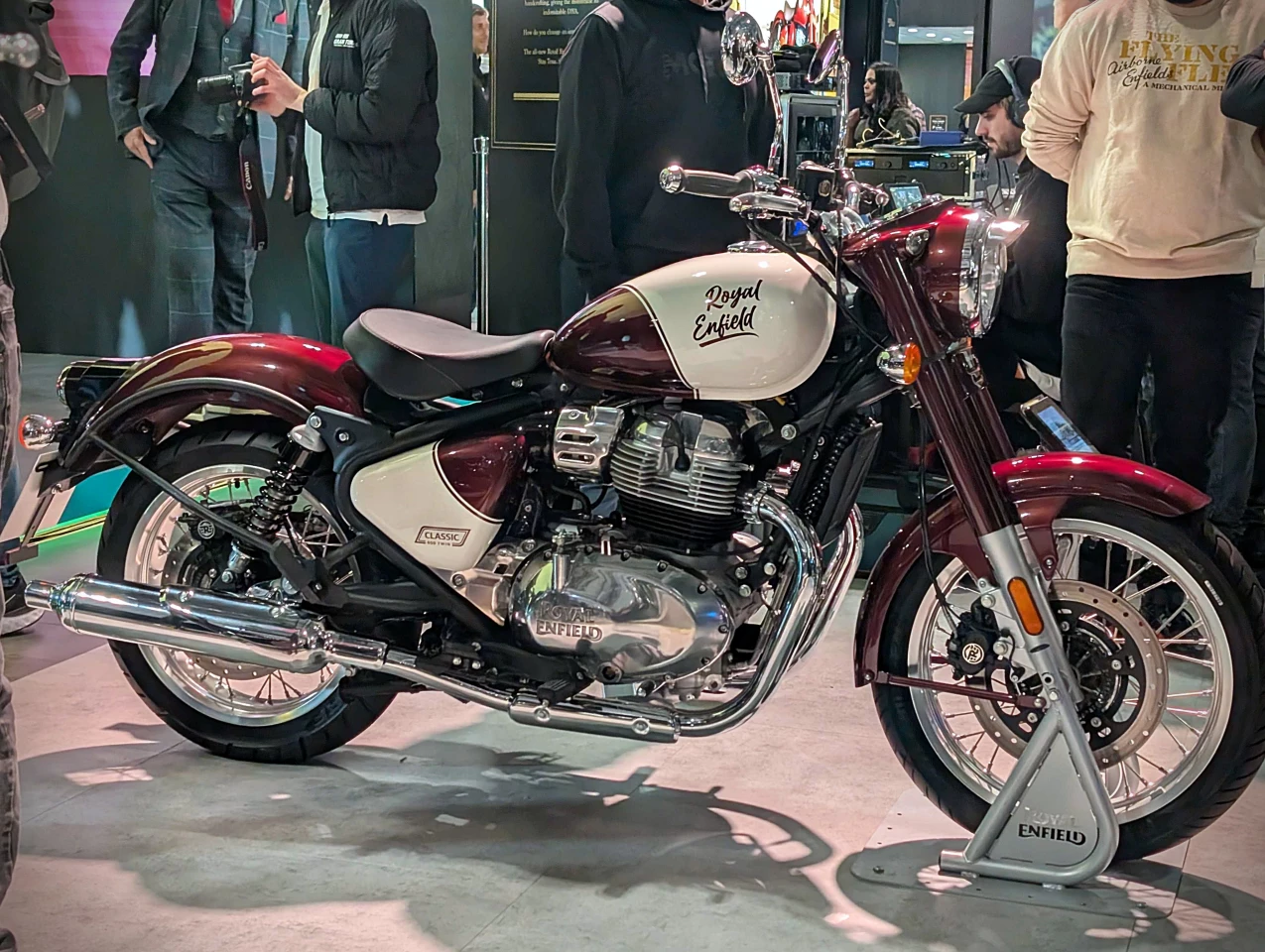 The Classic 650 gets the same frame, swingarm, and rear dual shock absorbers as the Shotgun 650