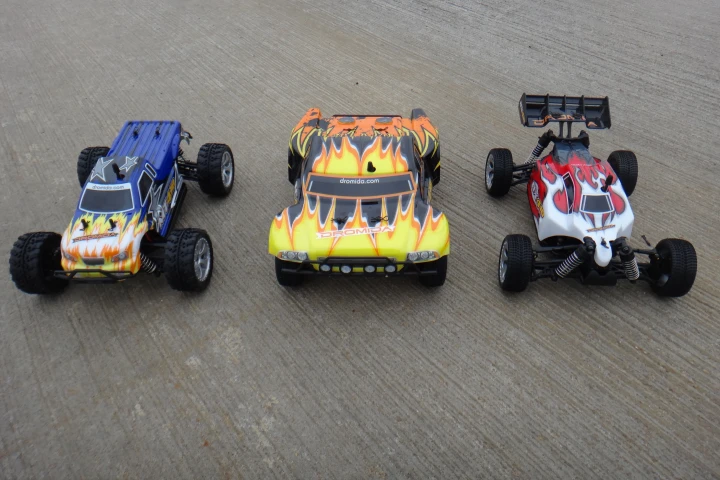 Gizmag reviews the entire Dromida line of remote-controlled cars and trucks