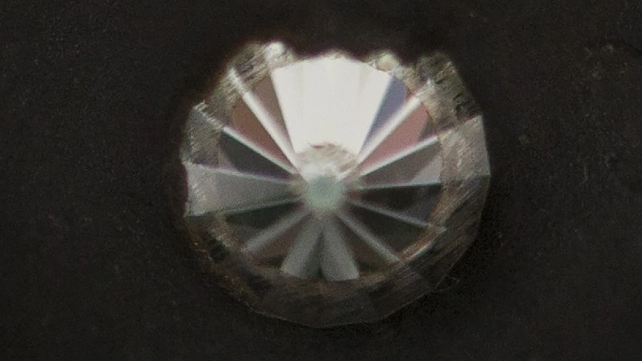 Close up of the diamond in the anvil