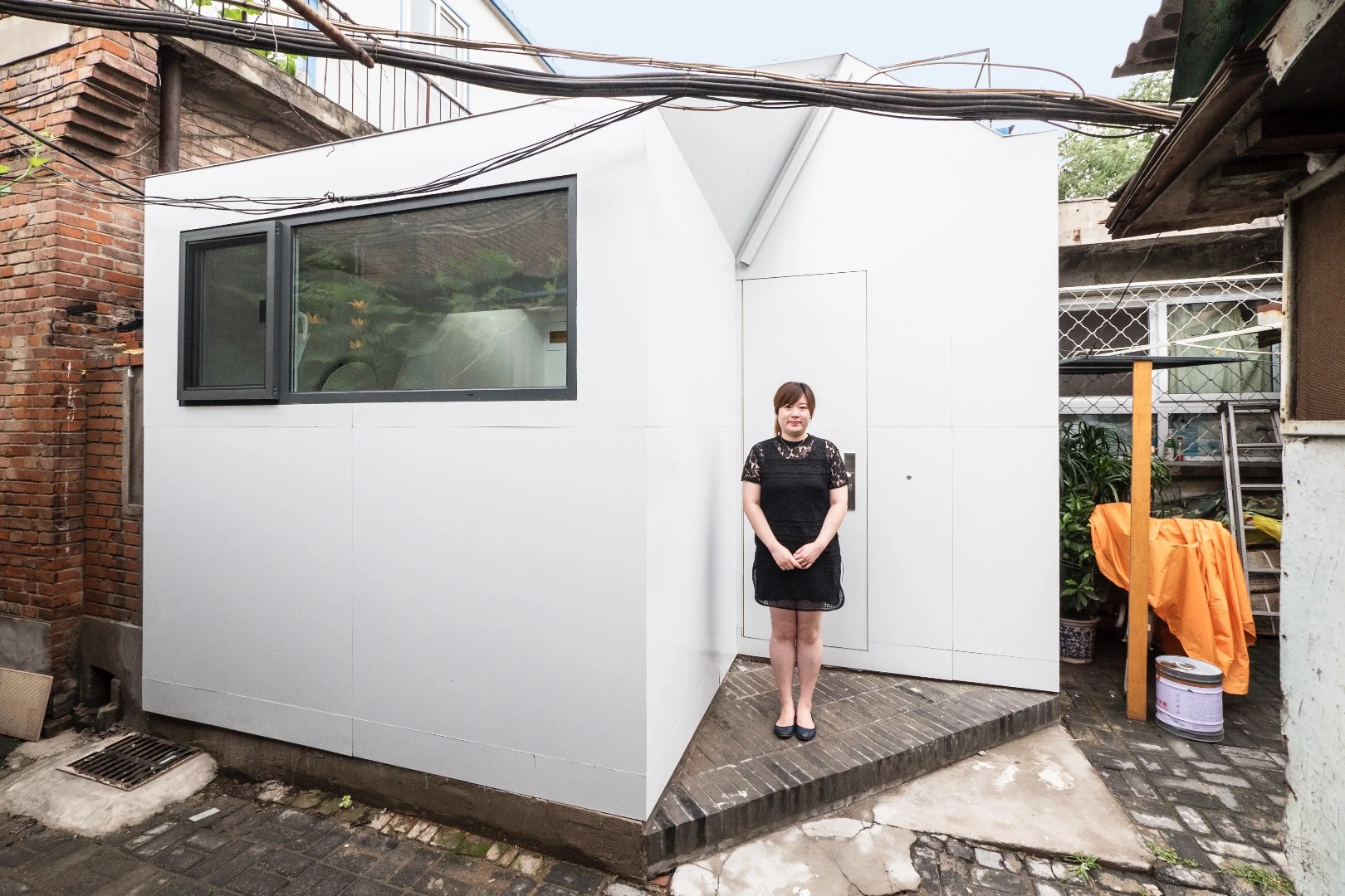 Mrs. Fan's Plugin House was commissioned by a young married woman