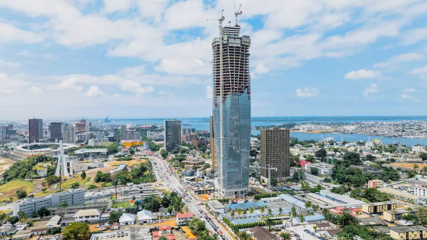 Tower F is 333 meters tall, but the spire at the top pushes it to 421 meters, representing a significant milestone in Africa’s architectural ambitions