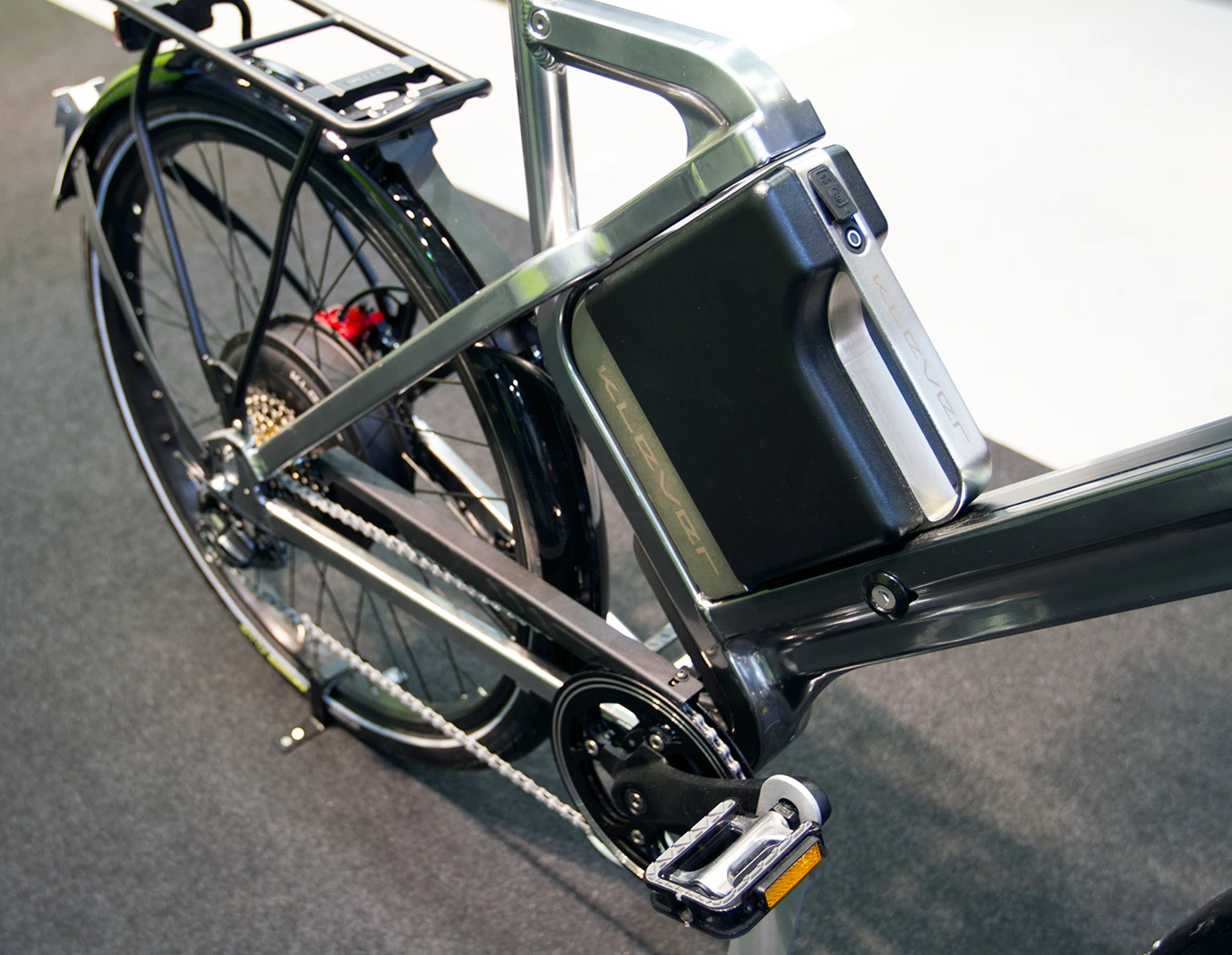 The S25 and S45 don't feature rear suspension