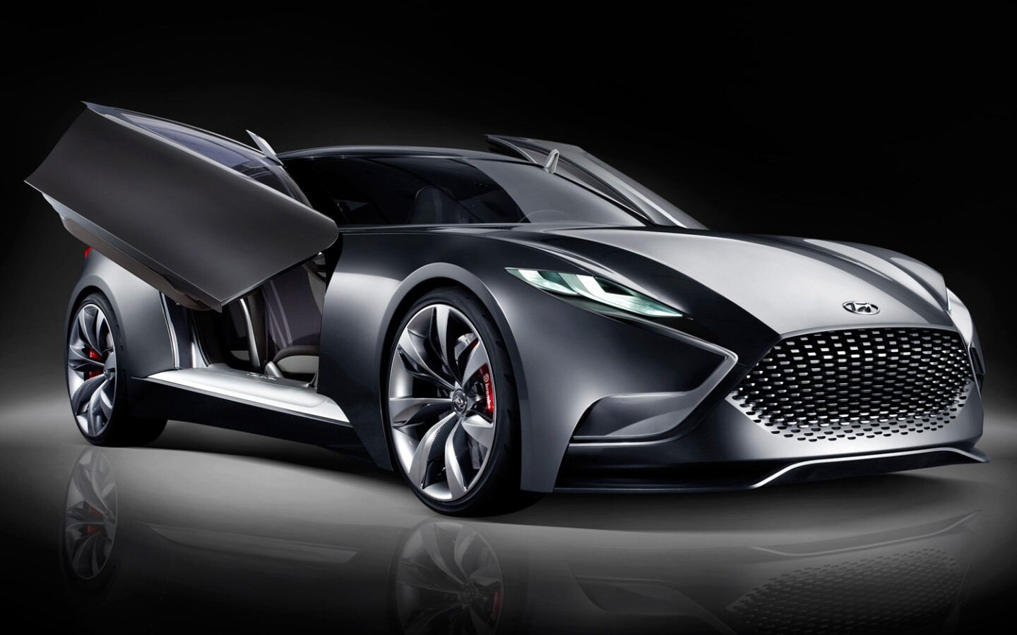The HND-9 “Represents an evolution of Hyundai’s ‘"Fluidic Sculpture" design philosophy