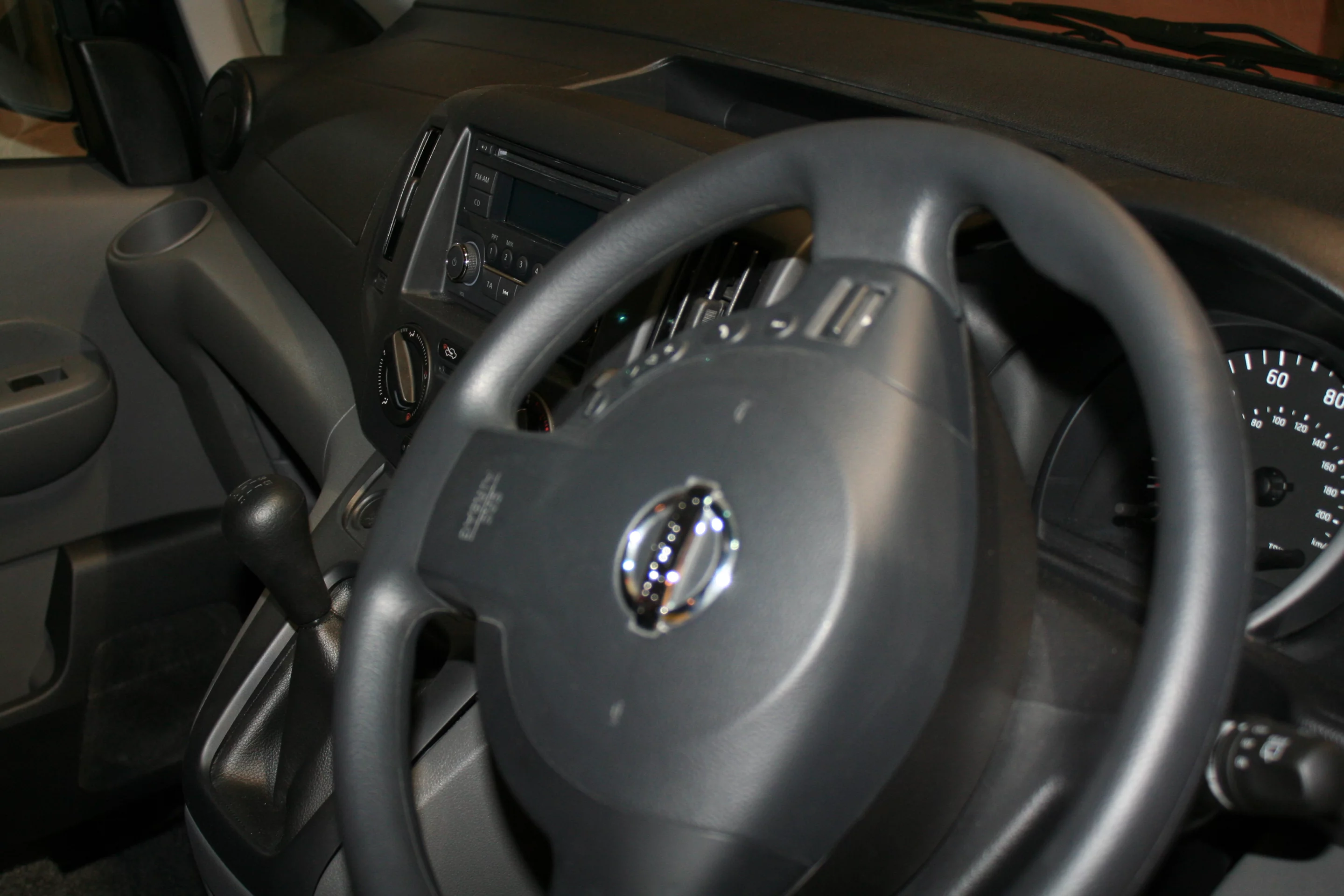 Behind the dashboard of the London cab NV200 (Photo: Gizmag)