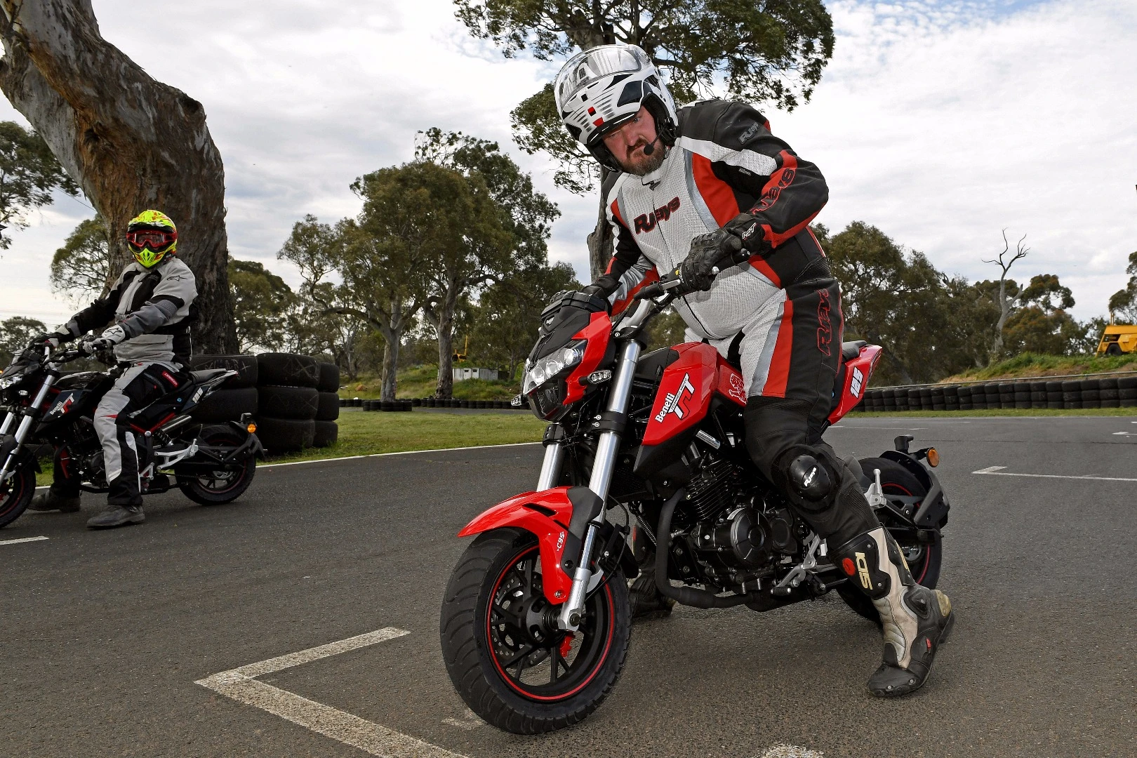 Benelli TnT125: when the flag drops, the bullsh*t starts on these things
