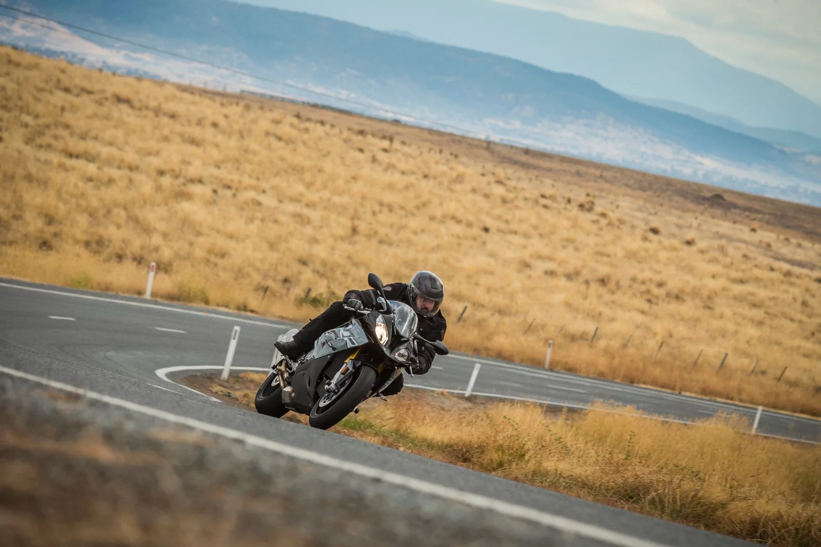 2017 BMW S1000RR: an elemental experience in a fast sweeper