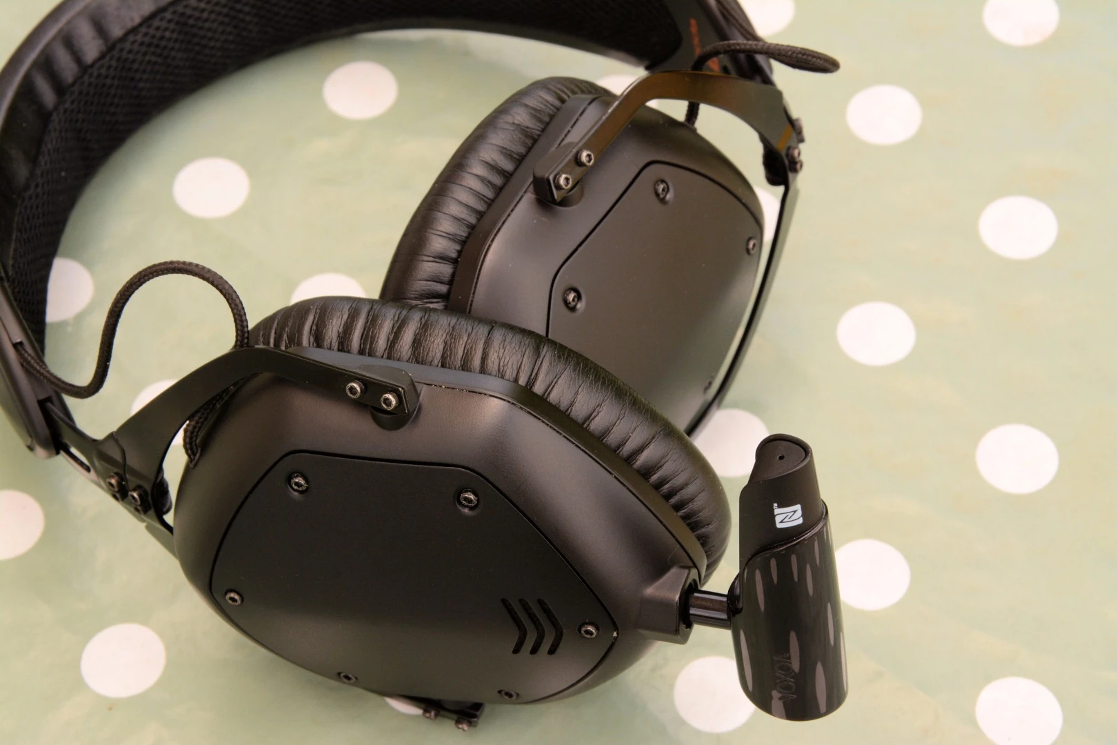 With BTunes, listeners don't have to make do with alien-sounding wireless headphones - they can listen to favorite tracks through favorite headphones