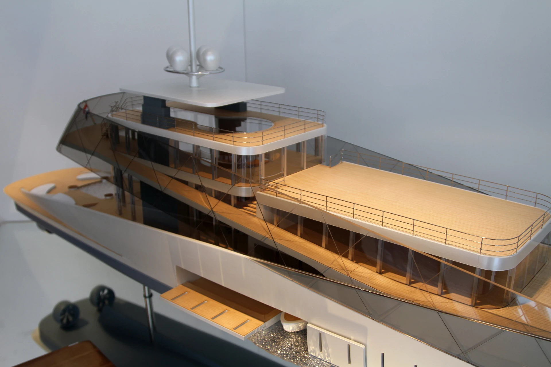 Superstructure view of the model of Feadship Royale (Photo: Gizmag)