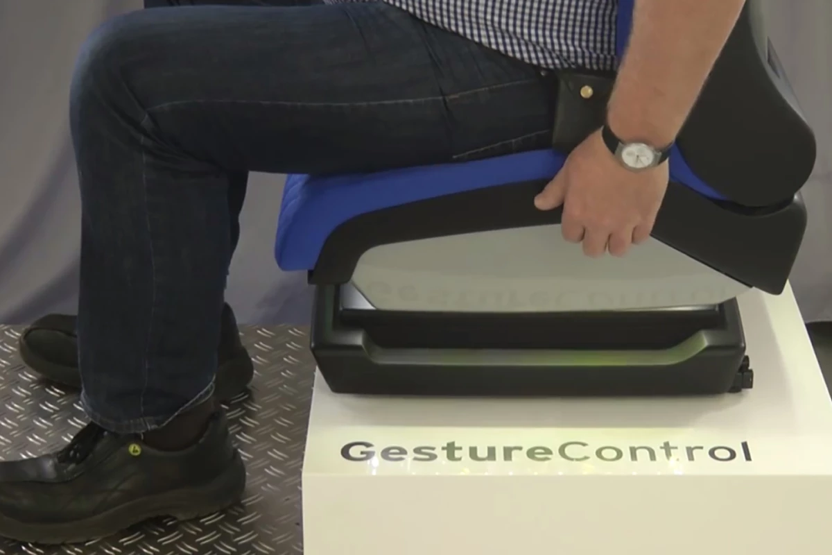 The seat incorporates piezoelectric and proximity-reading sensors