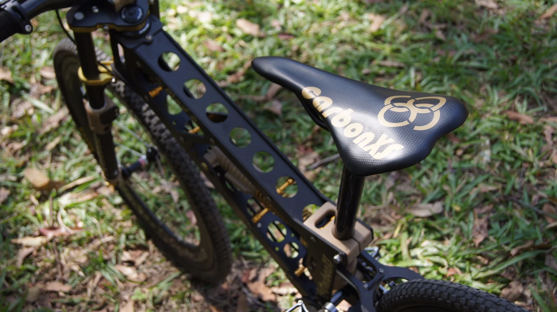 As riders grow and get taller, the Mad 6's frame can be readjusted to one of three configurations, allowing a good fit to be maintained