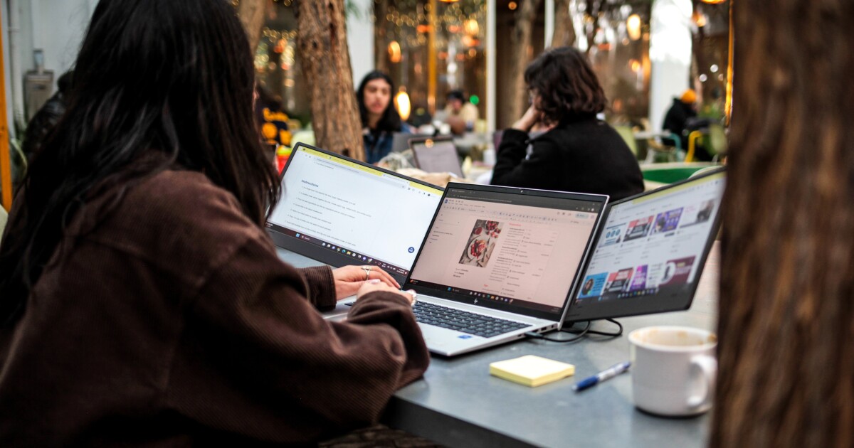 Dual-monitor laptop setup boasts simple connection and multiple uses