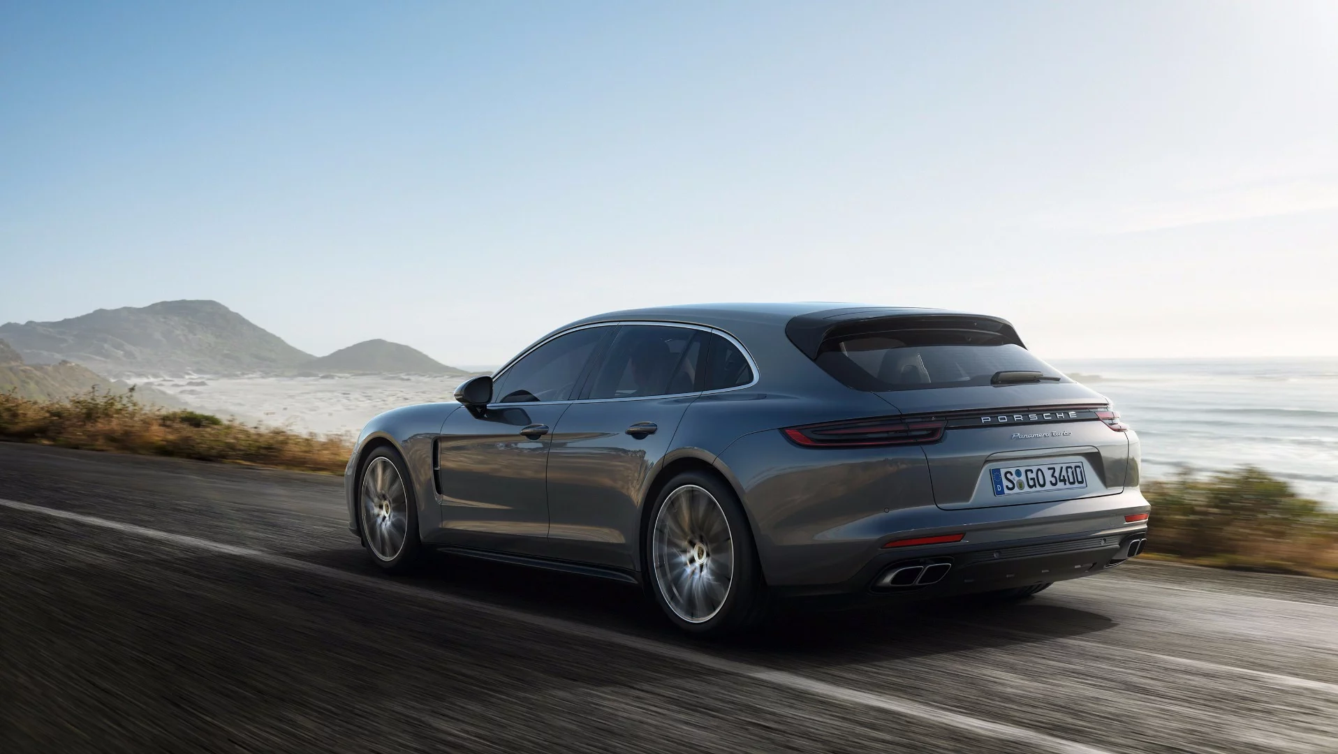 The new Porsche Panamera Sport Turismo debuts in Geneva