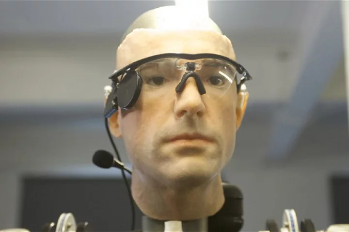 This bionic man contains US$1 million worth of artificial limbs, organs, and blood (Photo: Channel 4)
